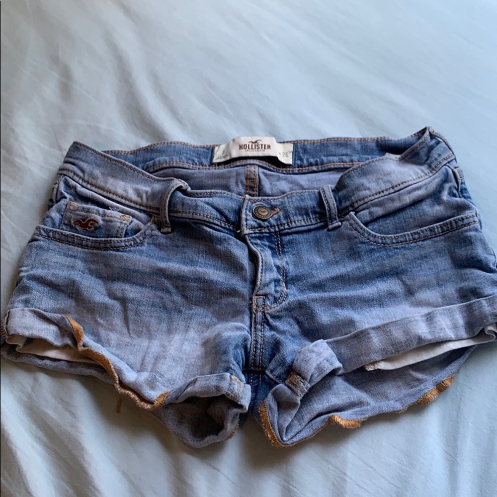 HOLLISTER BOOTY SHORTS